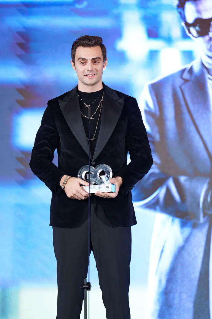gq-turkiye-men-of-the-yearda-atv-oyunculari-goz-kamastirdi-1702993313848.jpg