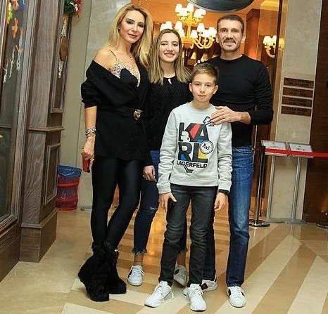 rustu recber in koronavirus testi pozitif cikti esi isil recber 14 gun kuralina uymamisti