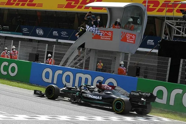 formula-1-ispanya-grand-prixsinde-kazanan-lewis-hamilton-1620577622707.jpeg