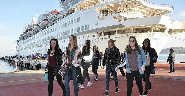 Kuşadası’na 195 gemi seferi