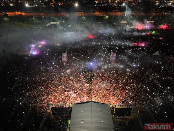 Yenikapı'da bordo-mavi coşku! Trabzonspor taraftarından ışık şov - 17