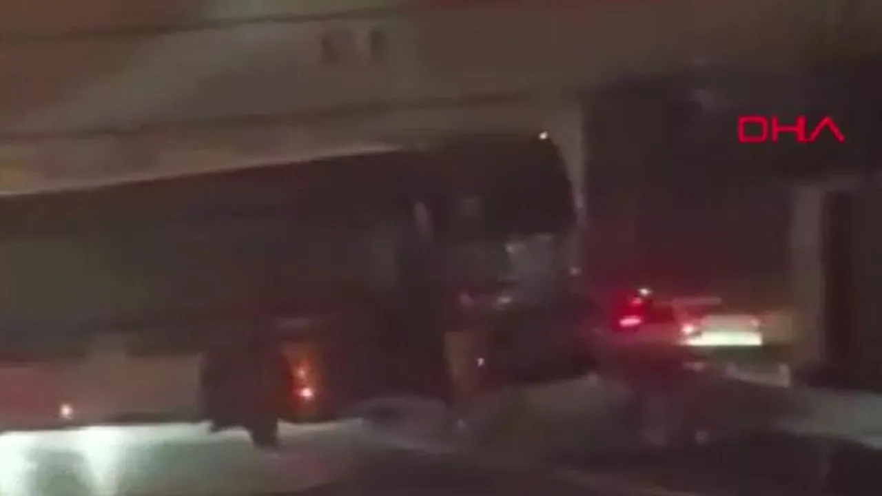 Zincirlikuyu’da metrobüs kazası: Yol trafiğe açıldı