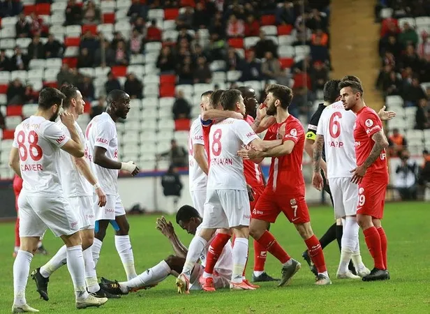 MAÇ SONUCU: Antalyaspor 0-0 Sivasspor ÖZET İZLE | Ziraat Türkiye Kupası çeyrek final maçı-1