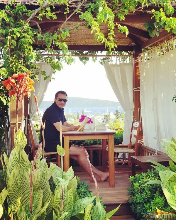 Geçmişten Notlar: Rafet El Roman'ın Aşk Ve Aile Dosyası Üçüncü Kez Nikah Masasına Oturmaya Hazırlanan Rafet El Roman'ın Bugüne Kadar Süregelen Evlilikleri Ve...