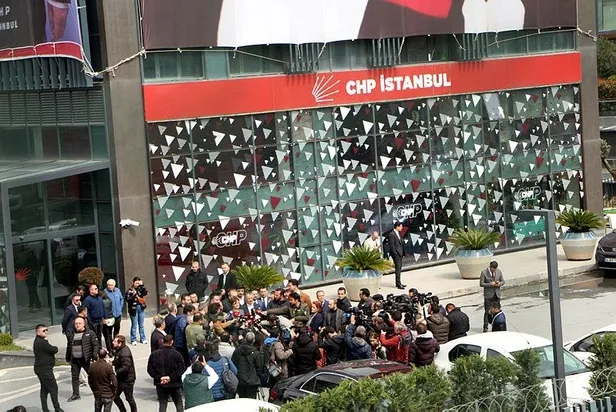 iyi-partiden-sonra-chpnin-de-kursunlandik-tiyatrosu-elinde-patladi-valilik-duyurdu-otoyolda-havaya-ates-edenle-1680881242874.jpeg İYİ Parti'den sonra CHP'nin de 'kurşunlandık' tiyatrosu elinde patladı! Valilik duyurdu: Otoyolda havaya ateş edenler yakalandı-4