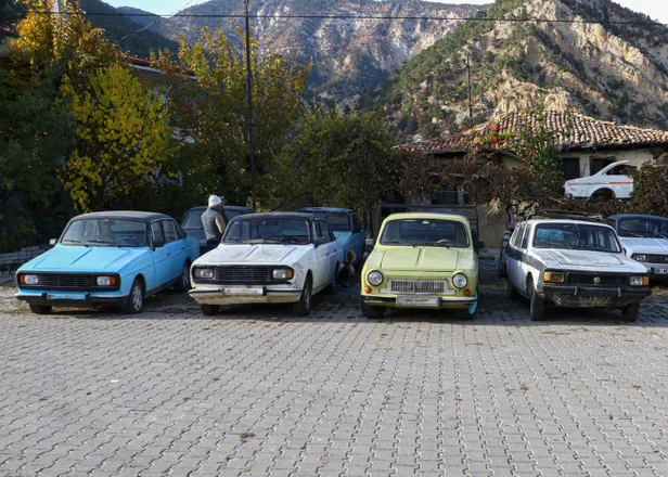 eskisi-olmayanin-acari-olmaz-bire-aldi-uc-dort-katina-satiyor-hunerini-duyanlar-1606416783915.jpg Eskisi olmayanın acarı olmaz! Bire aldı üç dört katına satıyor! Hünerini duyanlar...-7