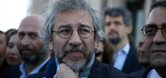 Türkiye'de yürütülen soruşturmalar nedeniyle hakkında yakalama kararı bulunan Cumhuriyet gazetesinin eski Genel Yayın Yönetmeni Can Dündar'a, Almanya tarafından geçici pasaport verildiği öğrenildi