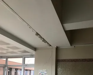 İstanbulda deprem! Bakırköy Adalet Sarayının duvarlarında çatlaklar oluştu!