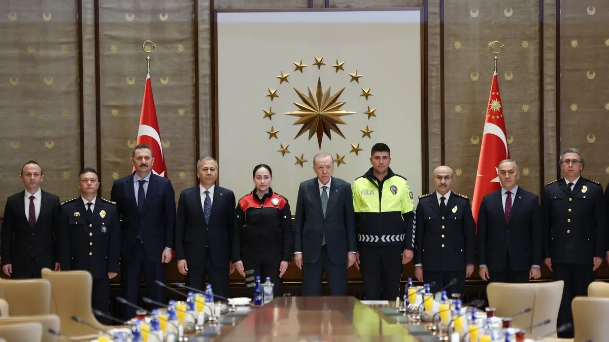 Başkan Erdoğan Türk Polis Teşkilatı heyetini ve İçişleri Bakanı Ali Yerlikaya'yı kabul etti: "Alçak iftiralara müsaade edemeyiz"