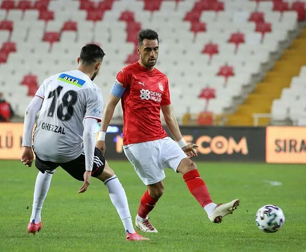 besiktas-sivasta-yara-aldi-sivasspor-0-0-besiktas-mac-sonucu-ozet-1618941723982.jpeg