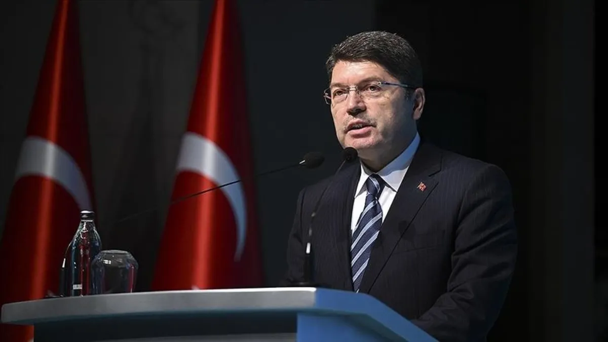 Bakan Tunç'tan yargı kararını tanımayan CHP'li Özel'e sert tepki: "Kararlara hepimiz uymak durumundayız"