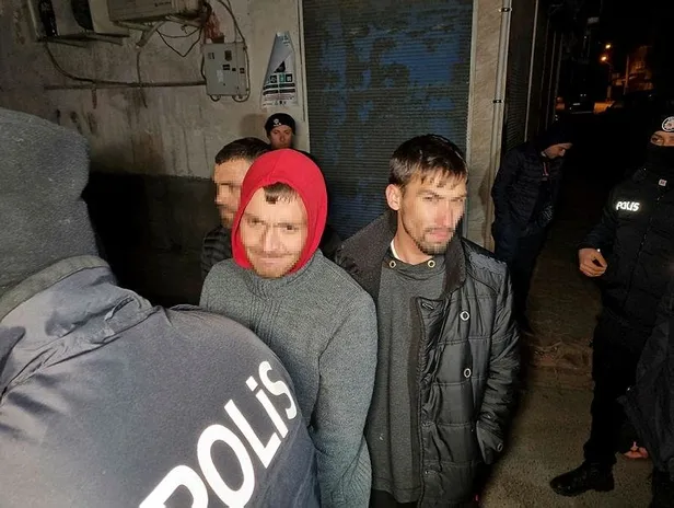 Son dakika: Adana'da gece yarısı film gibi operasyon! Babasının arabasını çalıp polislerden kaçtı-4