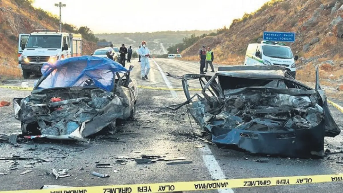 Üniversite sevinci kâbusa döndü: Çorum-Karabük yolunda feci kaza, 7 kişi hayatını kaybetti