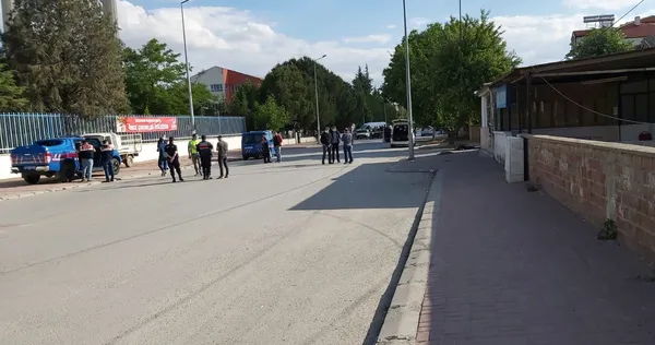 husumetlisini-sokak-ortasinda-tufekle-oldurup-intihar-etti-1622839642643.jpg Denizli'de husumetlisini sokak ortasında tüfekle öldürdükten sonra kendi canına kıydı-3