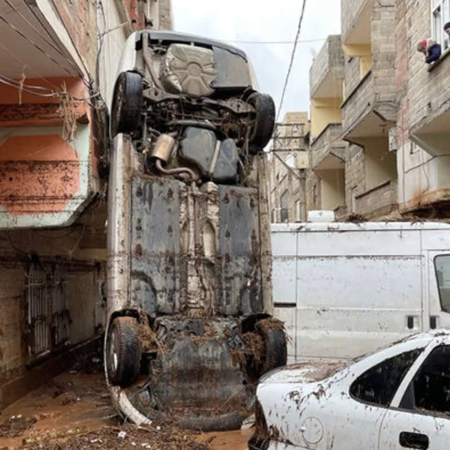 Şanlıurfa ve Adıyamandaki sel felaketinin çarpıcı kareleri! Ev ve arabalar büyük hasar gördü!