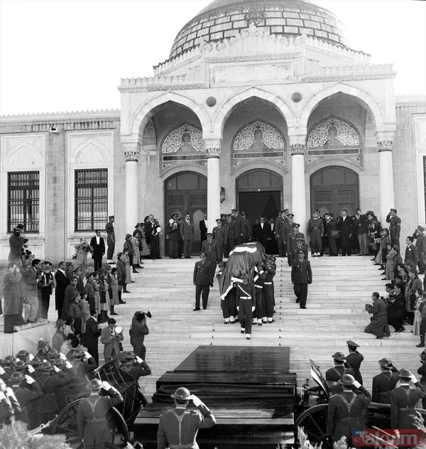 Arşivlerden çıkan fotoğraflarla 10 Kasım 1938 günü ve sonrasında yaşananlar! Büyük Önder Mustafa Kemal Atatürk'ün vefatı - 45