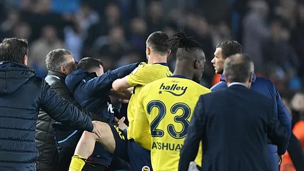 TAKVİM yazarları Türk futbolundaki olaylar sonrası net bir mesaj verdi