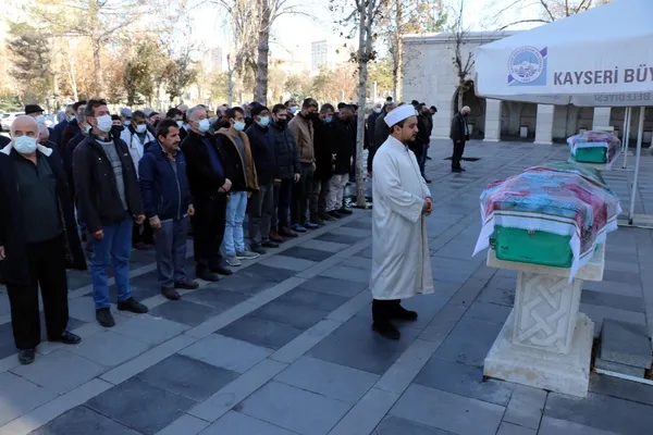 esi-ve-uvey-kizini-bicaklayarak-olduren-cani-kocaya-agirlastirilmis-muebbet-1663770181093.jpg Eşi ve üvey kızını bıçaklayarak öldüren cani kocaya ağırlaştırılmış müebbet-3