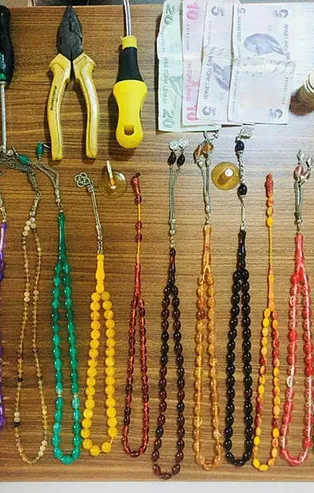 Tespih hırsızı köşeyi dönemedi