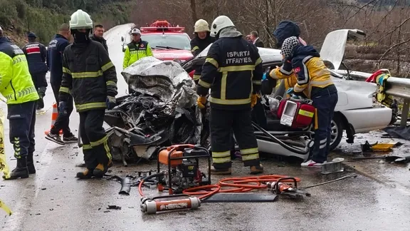 Isparta'da yürek yakan kaza: Nişanlı çift trafik kazasında hayatını kaybetti