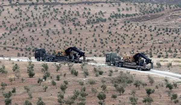 Tank ve füzelerin namluları İdlib'e çevrildi-3