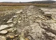Terkos Gölünde kuraklık nedeniyle su çekilince tarihi yol ortaya çıktı