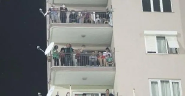 Denizlispor-Beşiktaş maçını taraftarlar balkondan takip etti!