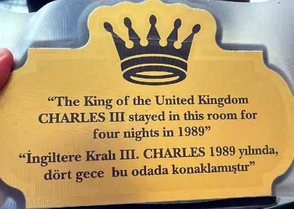 ingilterede-3-charles-kral-oldu-kapadokyada-kaldigi-oteldeki-tabela-degisti-1664200542434.jpg İngiltere'de 3. Charles Kral oldu! Kapadokya'da kaldığı oteldeki tabela değişti-5