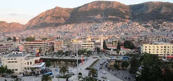 Hatay'da yabancılara gayrimenkul satışı durduruldu. Tapu ve Kadastro Genel Müdürlüğü, ilin yüzölçümünün binde 5'inden fazlasının yabancılara satılmış olması nedeniyle ikinci emre kadar satışları yasakladı
