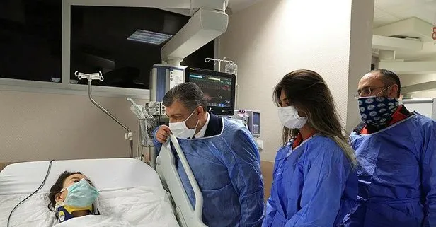 Sağlık Bakanı Fahrettin Koca, İzmir depreminde enkazdan kurtarılan İnci Okan’ı ziyaret etti