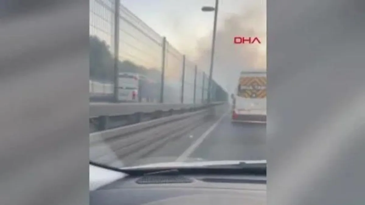 Bayrampaşa'da metrobüs yangını!