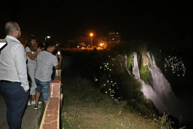 Antalya'da ilginç olay! Tişörtünü ve ayakkabısını çıkartıp-4