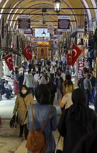 Kapalıçarşı doldu taştı! 1 Haziran'da kapılarını açmıştı