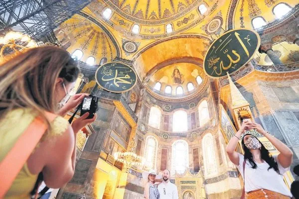 86-yillik-hasret-tarihi-imzayla-sona-erdi-ayasofya-camii-1594415921571.jpeg