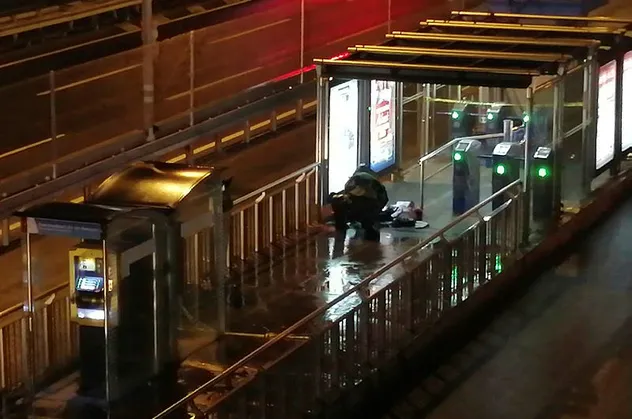 Metrobüs durağında şüpheli valiz alarmı