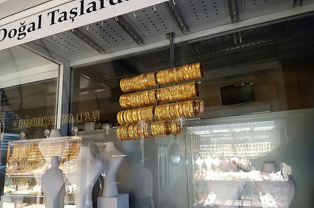 Vitrine sahte altınları dizdi kayıplara karıştı! Diyarbakır'da kuyumcu dolandırıcılığı