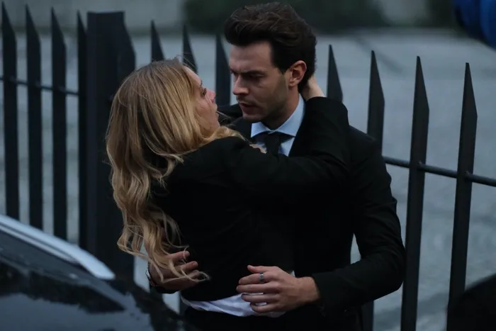 altin-kafes-2-bolumuyle-sosyal-medyaya-damga-vurdu-onurdan-zeynepe-beklenmedik-evlilik-teklifi-1702281676881.jpg Altın Kafes 2. bölümüyle sosyal medyaya damga vurdu: Onur’dan Zeynep’e beklenmedik evlilik teklifi!-3