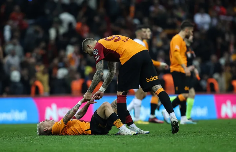 Galatasaray'da büyük temizlik! O isimlerle yollar ayrılıyor - 6