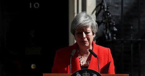 Theresa May, ağlayarak istifa etti