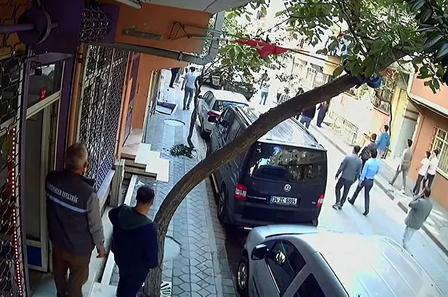 Gündüz vakti sokak ortasında bunu da yaptılar! İstanbul'da dehşet anları