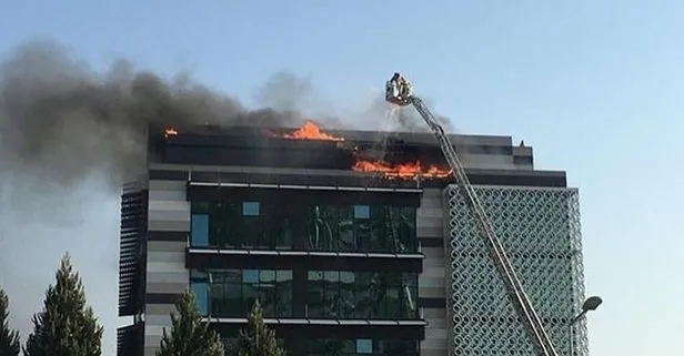 İzmir’de 6 katlı binada yangın!