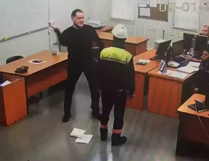 Kocaeli'deki bir fabrikada skandal görüntü! Patronun işçisine yaptıkları Çalışma ve Sosyal Güvenlik Bakanlığı'nı harekete geçirdi-3