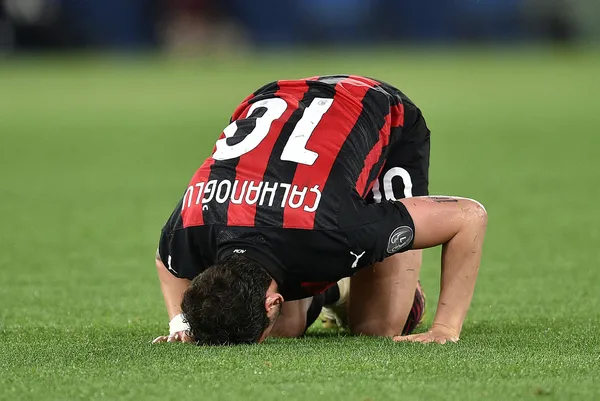 hakan-calhanoglu-gol-atti-milan-kazandi-kirmizi-siyahlilar-beneventoyu-2-0-yendi-1619907625067.jpg