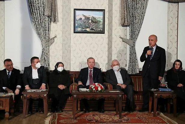 baskan-erdogan-tokatta-ciftcilerle-bulustu-aycicek-yaginda-sorun-yok-1648321001367.jpeg Başkan Erdoğan Tokat'ta çiftçilerle buluştu! "Ayçiçek yağında sorun yok"-6