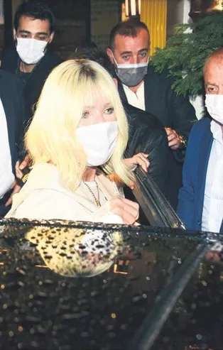 'Fransız Askısı' yöntemiyle yüzünü gerdiren Seda Sayan estetik sorularını duymazdan geldi