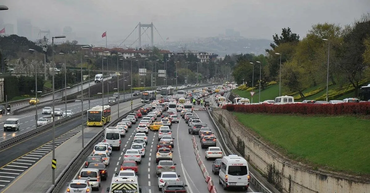 son dakika 58 saatlik sokaga cikma kisitlamasi sonrasi istanbul da trafik yogunlugu istanbul yol durumu takvim