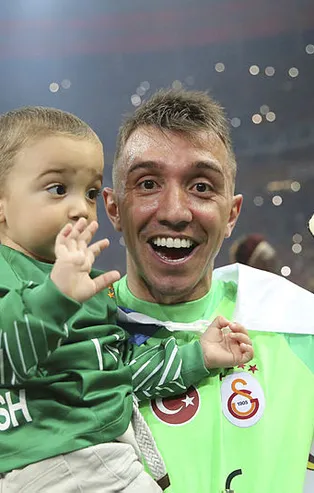 Galatasaraylı Fernando Muslera Türk futbol tarihine geçti