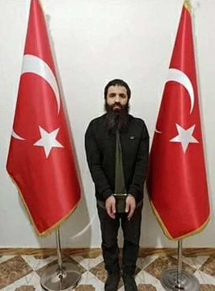 mitten-suriyede-nokta-operasyon-aralarinda-deasin-eski-sozde-turkiye-valisi-sahap-varisin-de-oldugu-4-terorist-1683741487855.jpeg MİT'ten Suriye'de nokta operasyon! Aralarında DEAŞ’ın eski sözde Türkiye valisi Şahap Variş'in de olduğu 4 teröristi paketledi-3