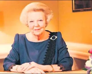 Eski Kraliçe temizlik yaptı