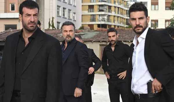 ben-bu-cihana-sigmazam-43-bolum-fragmani-heyecani-arttirdi-hepsinin-korkulu-kabusu-olacagim-1698410495814.jpg Ben Bu Cihana Sığmazam 43. bölüm fragmanı heyecanı arttırdı: Hepsinin korkulu kabusu olacağım!-3